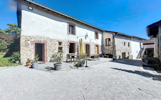 Maison de 5 pièces avec 4 chambres à vendre à Lezigneux