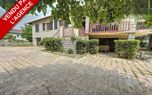 Maison VENDU – 8 pièces 194m² – Montrond Les Bains