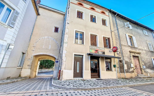 Maison spacieuse à vendre à Sury le Comtal