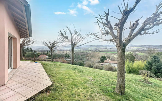 Villa de 4 pièces (145 m²) à vendre à CHALAIN D UZORE