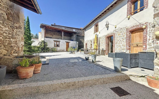 Maison de 5 pièces avec 4 chambres à vendre à Lezigneux