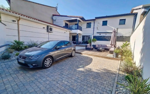 Maison de 5 pièces 197m² à vendre à SURY LE COMTAL