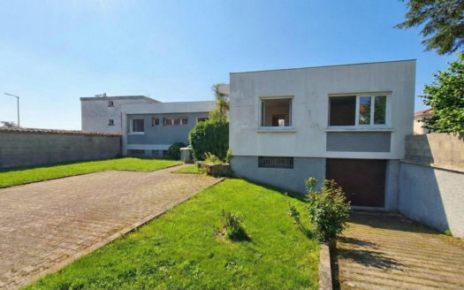 Maison 7 pièces 201m² Sury le Comtal