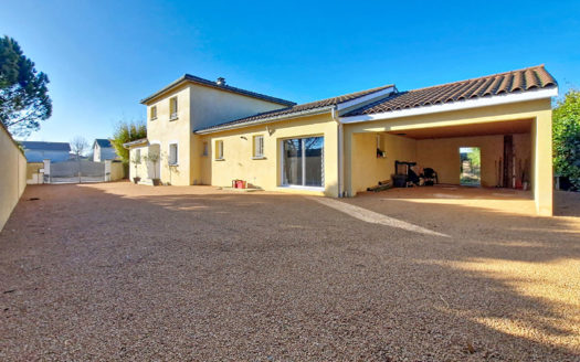 Maison d&rsquo;exception à vendre MONTROND LES BAINS – 5 chambres, piscine et jardin