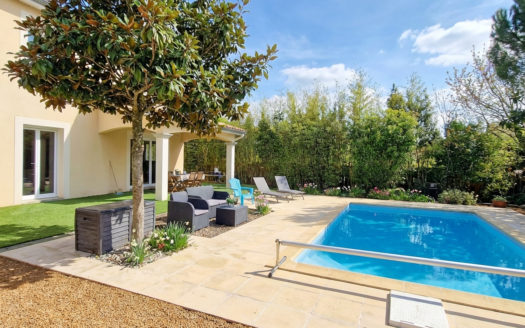 Maison d&rsquo;exception à vendre MONTROND LES BAINS – 5 chambres, piscine et jardin