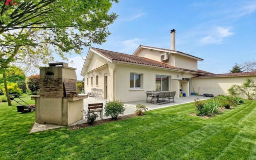 Maison Sury Le Comtal 6 pièce(s) 150 m2